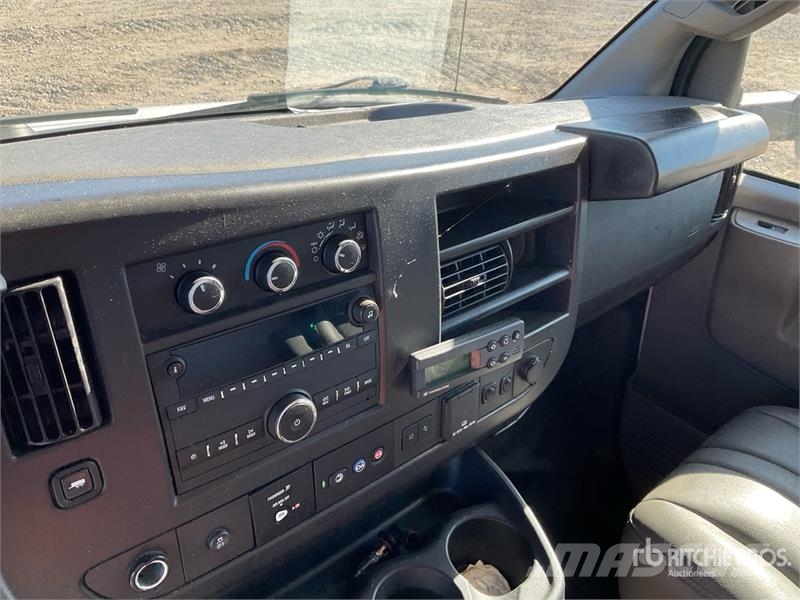 GMC Savana 3500 4x2 4x2 Refrigerated Truck شاحنات بدرجة حرارة قابلة للضبط