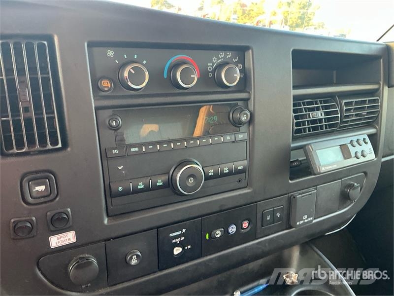 GMC Savana 3500 4x2 Refrigerated Truck Kylmä-/Lämpökori kuorma-autot