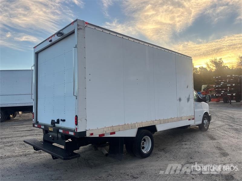 GMC Savana 3500 4x2 Refrigerated Truck Camion cu control de temperatura