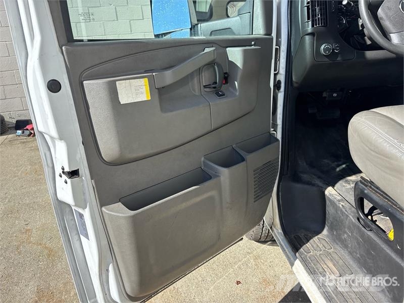 GMC Savana 3500 4x2 Refrigerated Truck Skåpbilar Kyl/Frys/Värme