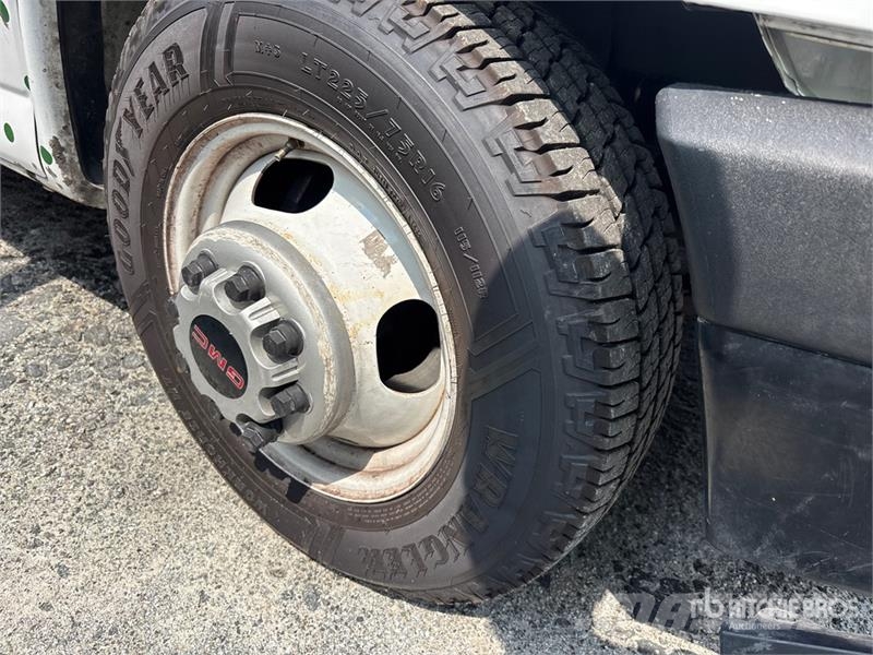 GMC Savana 3500 4x2 Refrigerated Truck Camion frigorifique