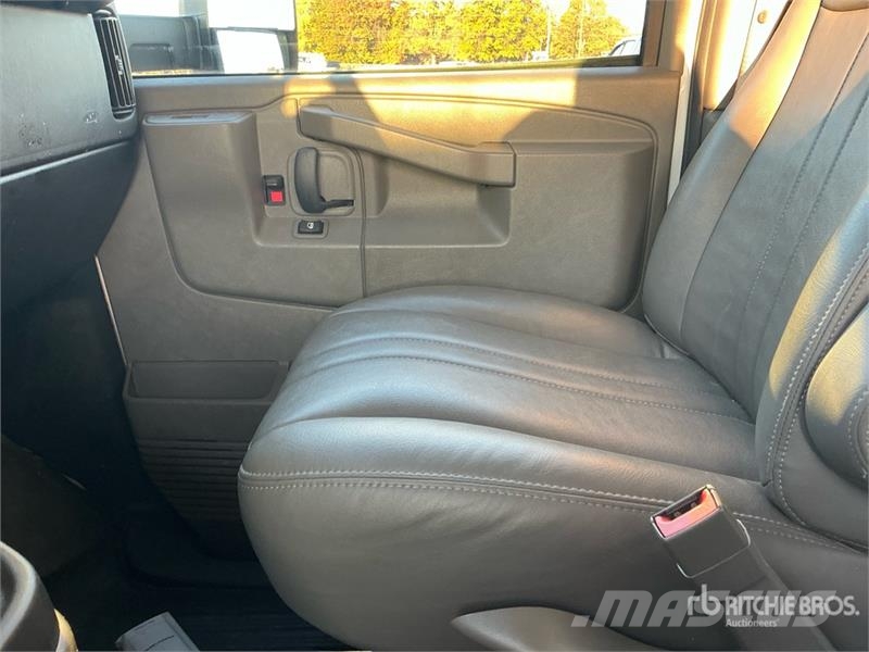 GMC Savana 3500 4x2 Refrigerated Truck Kylmä-/Lämpökori kuorma-autot