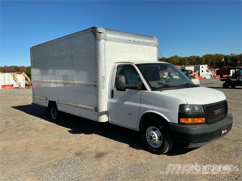 GMC Savana 3500 4x2 Van Truck Грузовики-Фургоны