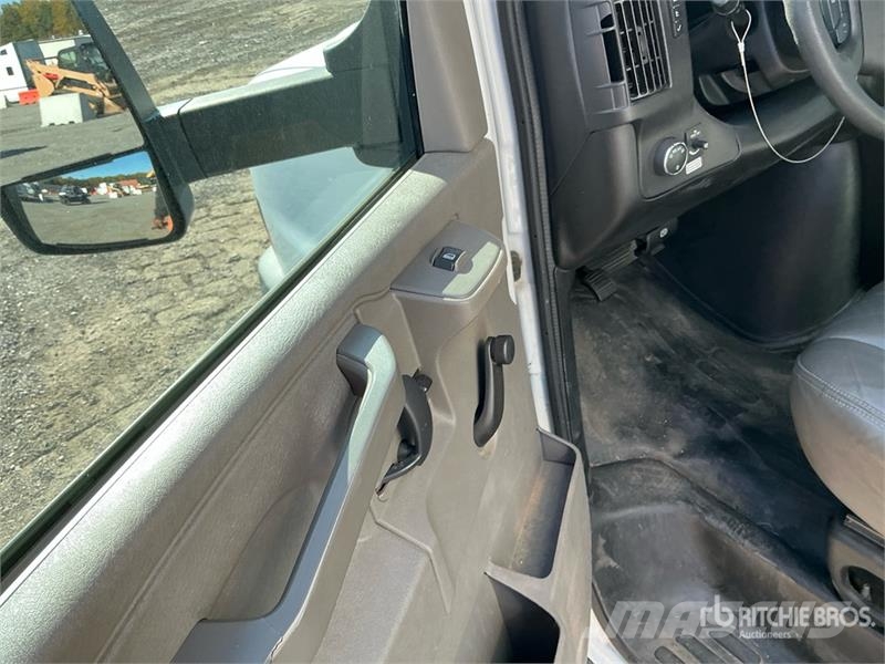 GMC Savana 3500 4x2 Van Truck Грузовики-Фургоны