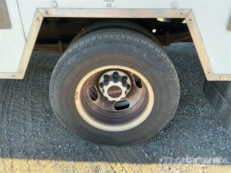GMC Savana 3500 4x2 Van Truck Грузовики-Фургоны