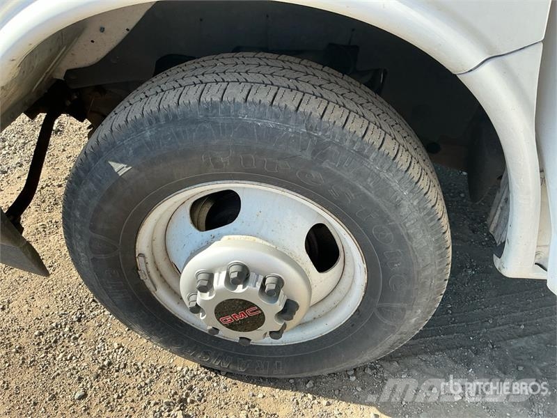 GMC Savana 3500 4x2 Van Truck Грузовики-Фургоны