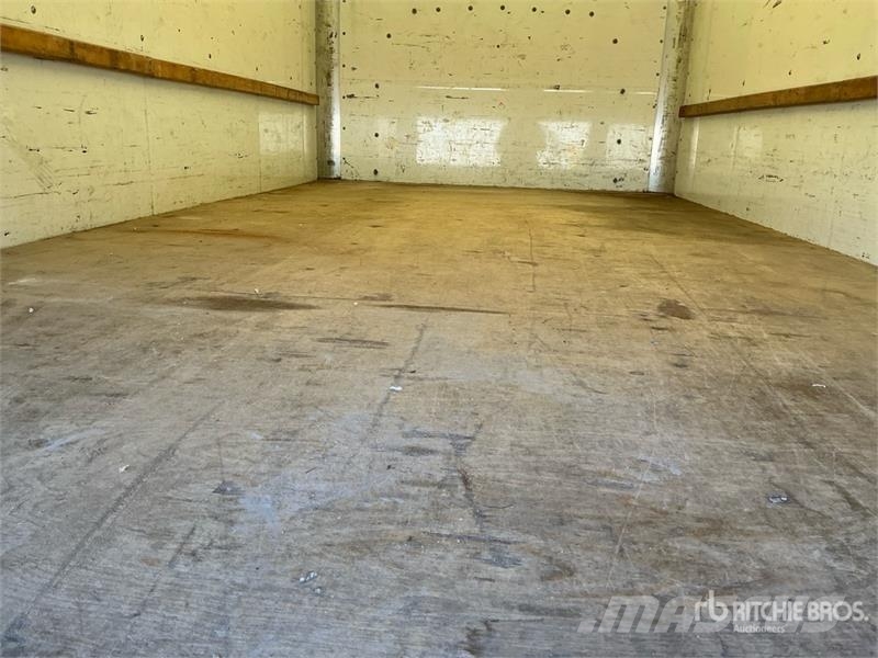 GMC Savana 3500 4x2 Van Truck Грузовики-Фургоны