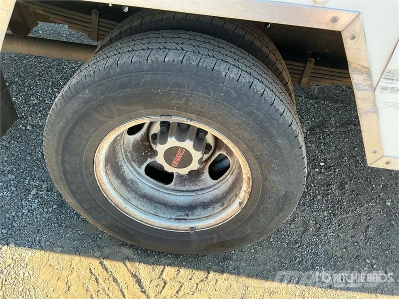 GMC Savana 3500 4x2 Van Truck Грузовики-Фургоны