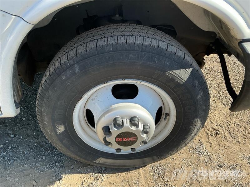 GMC Savana 3500 4x2 Van Truck Грузовики-Фургоны