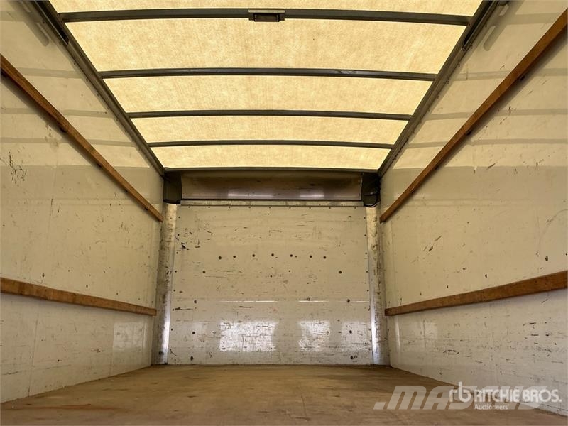 GMC Savana 3500 4x2 Van Truck Грузовики-Фургоны