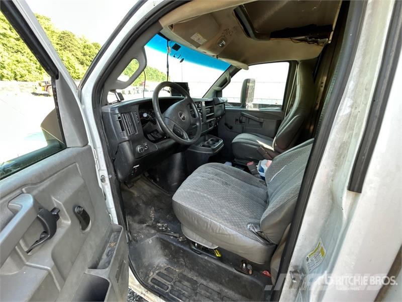 GMC Savana 4500 4x2 Van Truck (Inoperable) Skriňová nadstavba