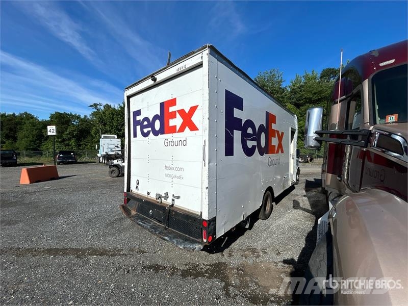GMC Savana 4500 4x2 Van Truck (Inoperable) Skriňová nadstavba