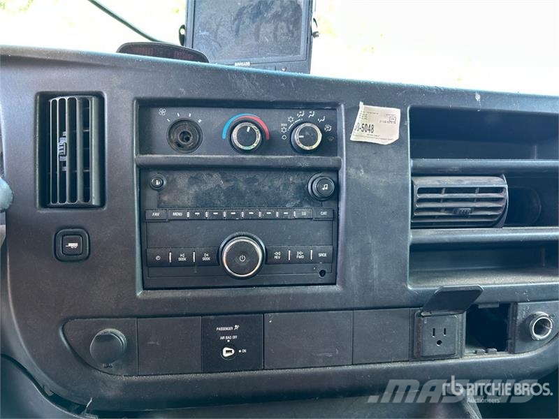 GMC Savana 4500 4x2 Van Truck (Inoperable) Skriňová nadstavba