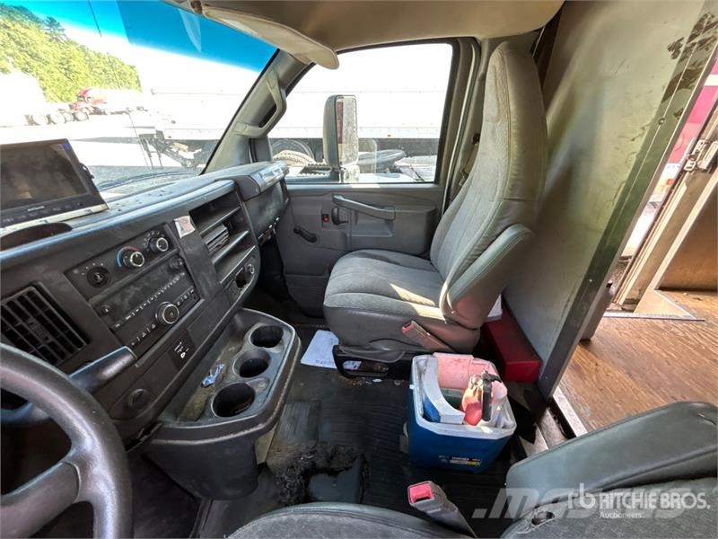GMC Savana 4500 4x2 Van Truck (Inoperable) Skriňová nadstavba