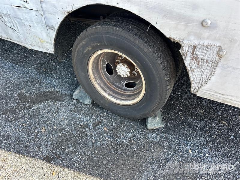 GMC Savana 4500 4x2 Van Truck (Inoperable) Skriňová nadstavba