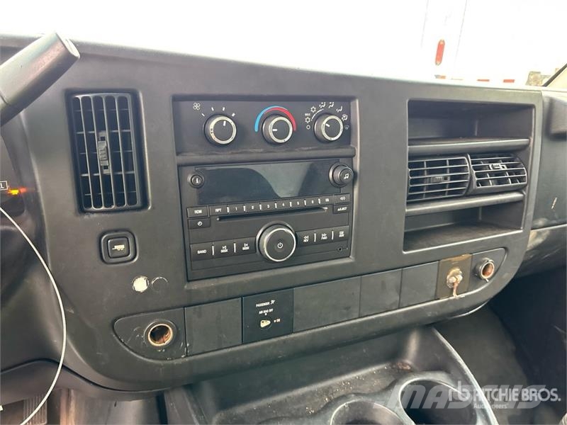 GMC Savana G3500 Camiões de caixa fechada