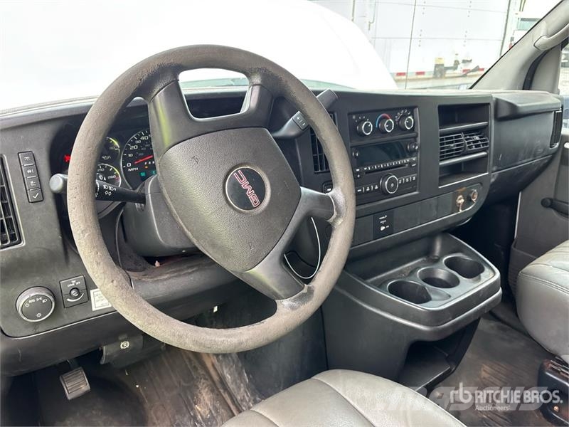 GMC Savana G3500 Camiões de caixa fechada