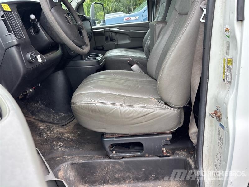 GMC Savana G3500 ボックスボディー、ウイング、箱車