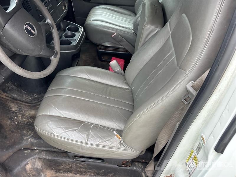 GMC Savana G3500 Camiões de caixa fechada