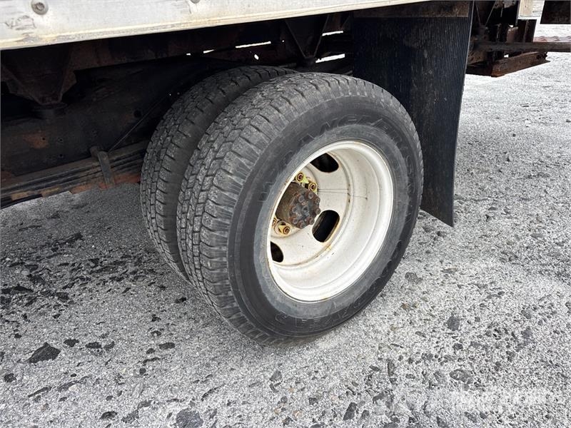 GMC Savana G3500 Camiões de caixa fechada