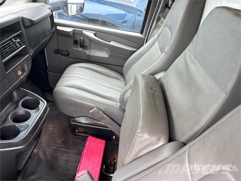 GMC Savana G3500 Camiões de caixa fechada