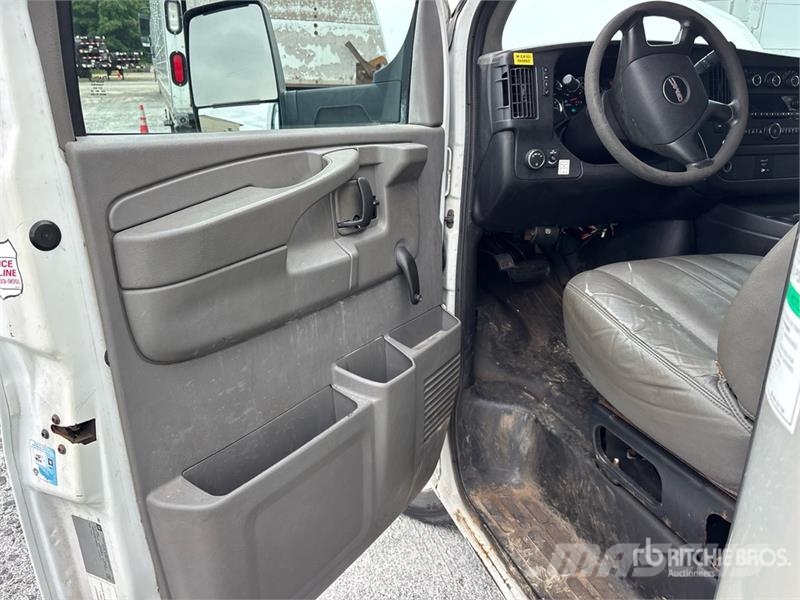 GMC Savana G3500 Camiões de caixa fechada