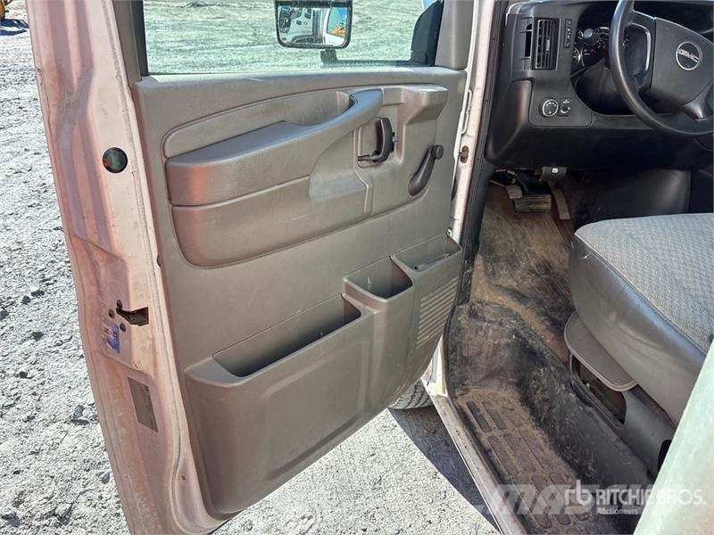 GMC Savana G3500 4x2 Flatbed Truck Flatbed kamyonlar