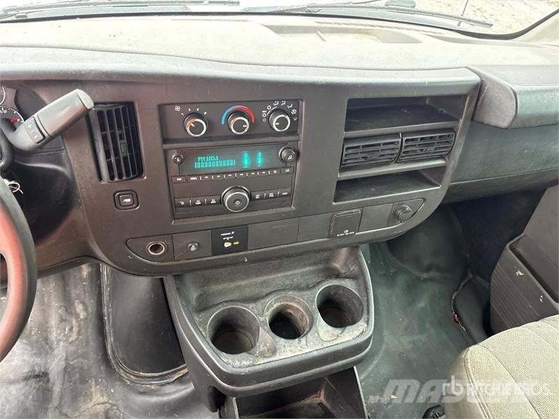 GMC Savana G3500 4x2 Van Truck Sanduk kamioni