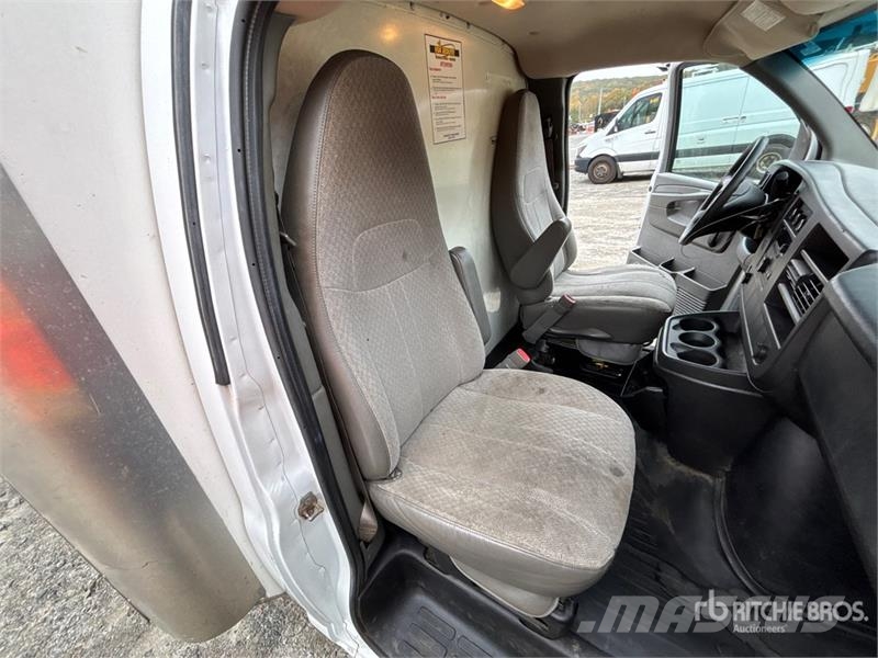 GMC Savana G3500 4x2 Van Truck Sanduk kamioni