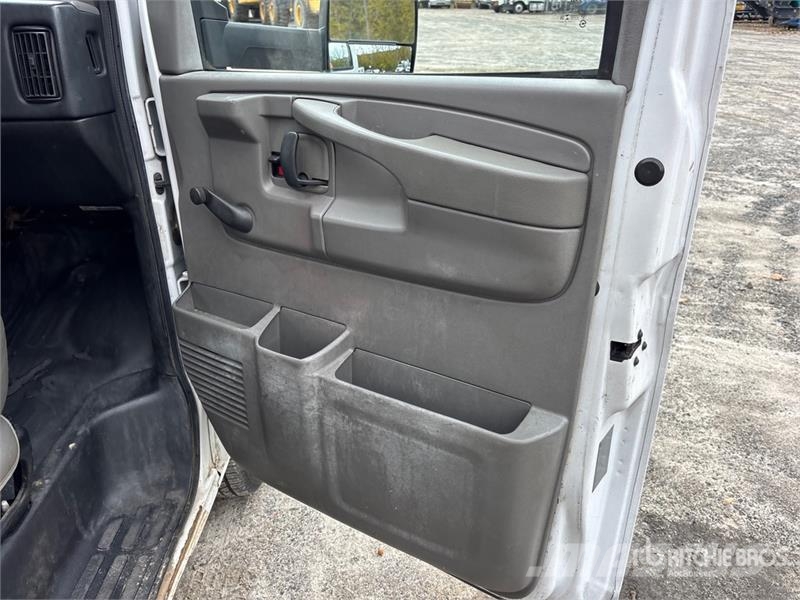 GMC Savana G3500 4x2 Van Truck Sanduk kamioni