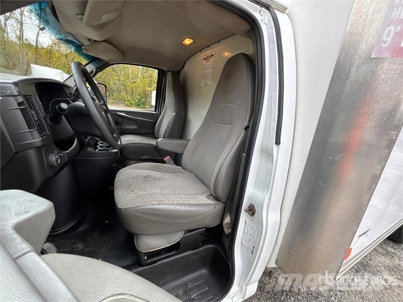 GMC Savana G3500 4x2 Van Truck Sanduk kamioni