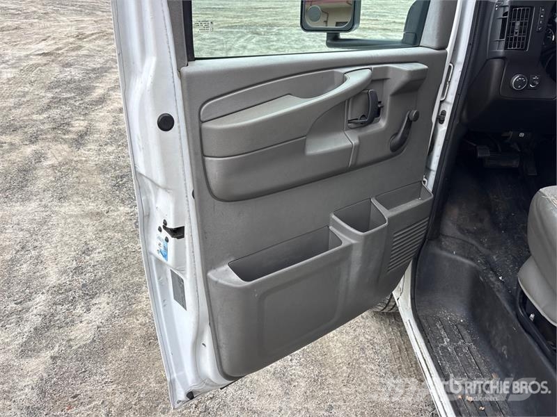 GMC Savana G3500 4x2 Van Truck Sanduk kamioni