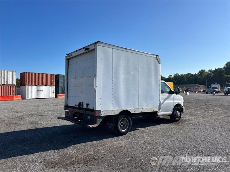 GMC Savana G3500 4x2 Van Truck Skriňová nadstavba