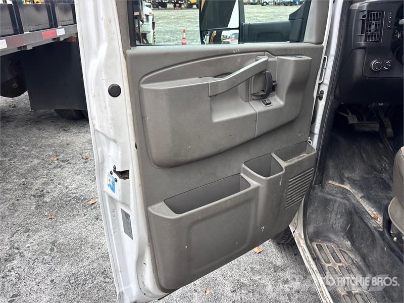 GMC Savana G3500 4x2 Van Truck Sanduk kamioni