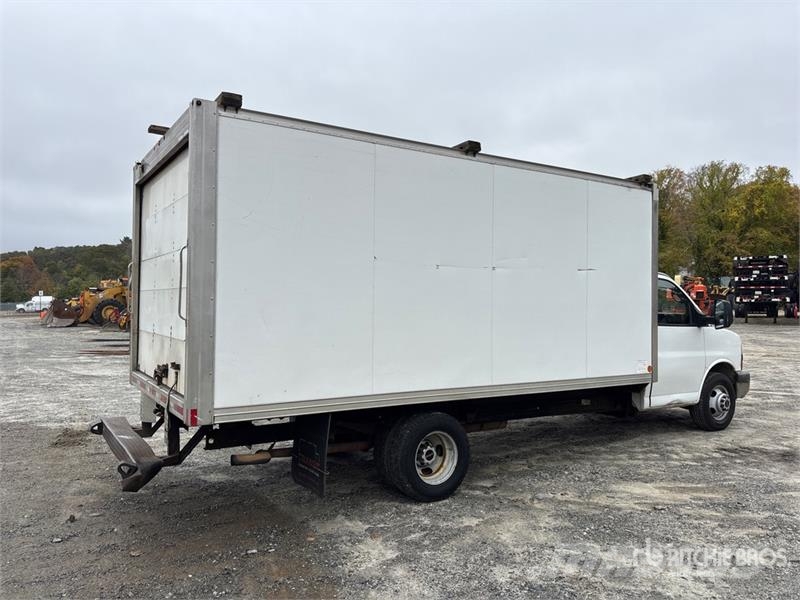GMC Savana G3500 4x2 Van Truck Sanduk kamioni