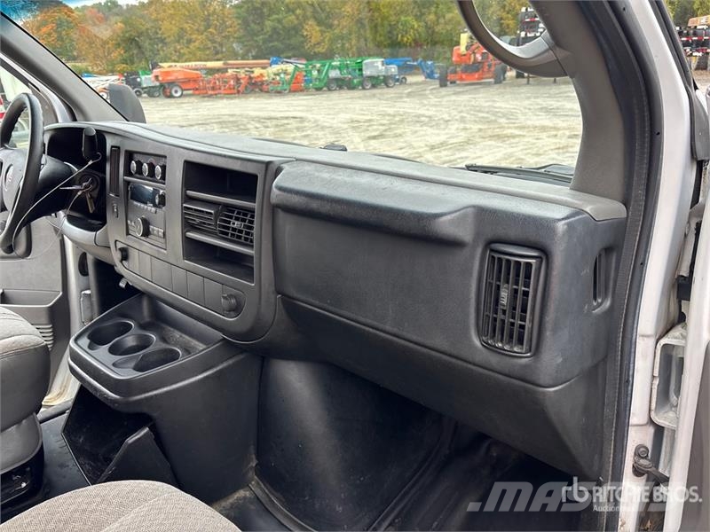 GMC Savana G3500 4x2 Van Truck Sanduk kamioni