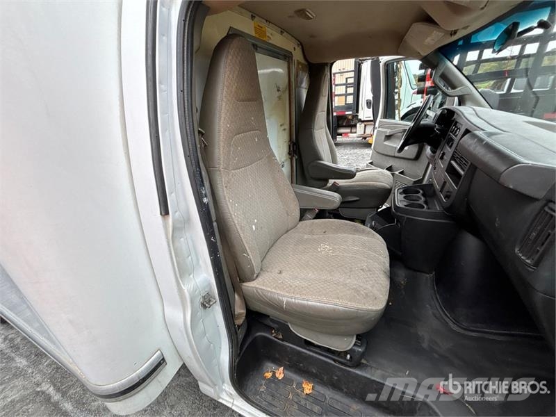 GMC Savana G3500 4x2 Van Truck Sanduk kamioni