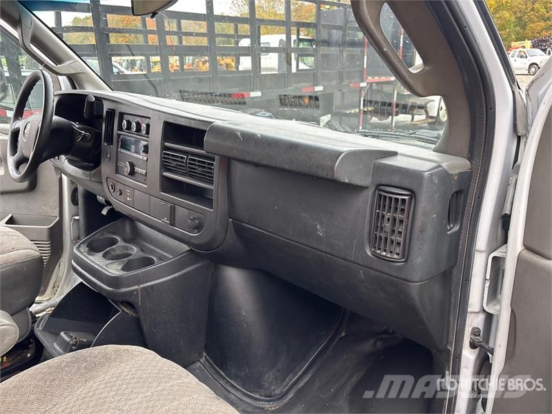 GMC Savana G3500 4x2 Van Truck Sanduk kamioni