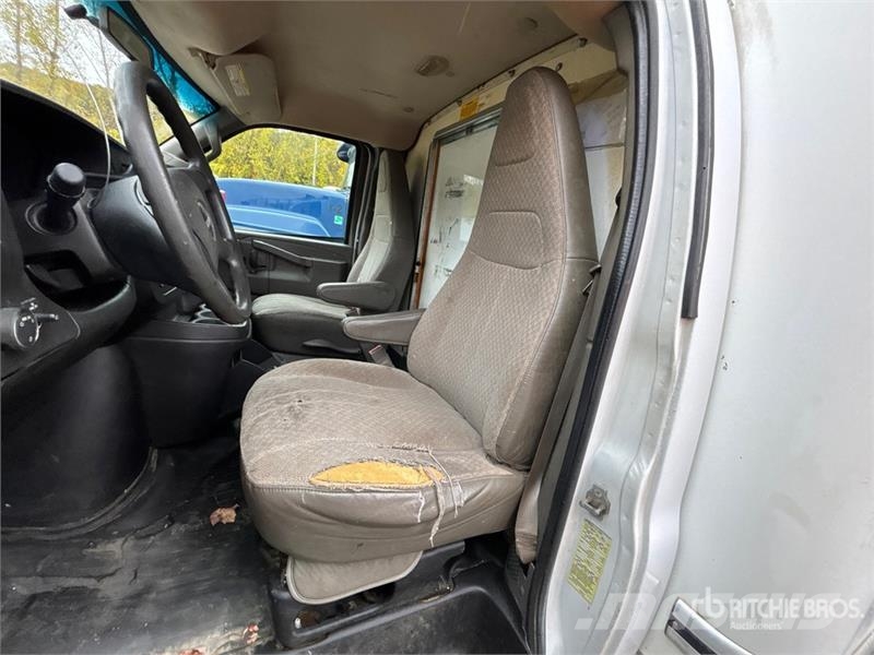 GMC Savana G3500 4x2 Van Truck Sanduk kamioni