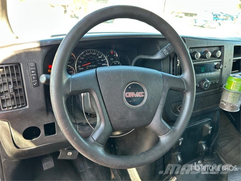 GMC Savana G3500 4x2 Van Truck Skriňová nadstavba