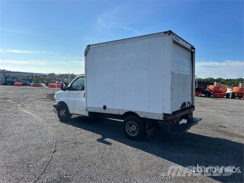 GMC Savana G3500 4x2 Van Truck Skriňová nadstavba