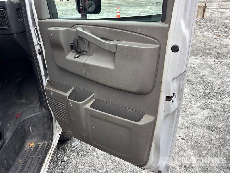 GMC Savana G3500 4x2 Van Truck Sanduk kamioni