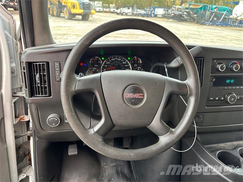 GMC Savana G3500 4x2 Van Truck Sanduk kamioni