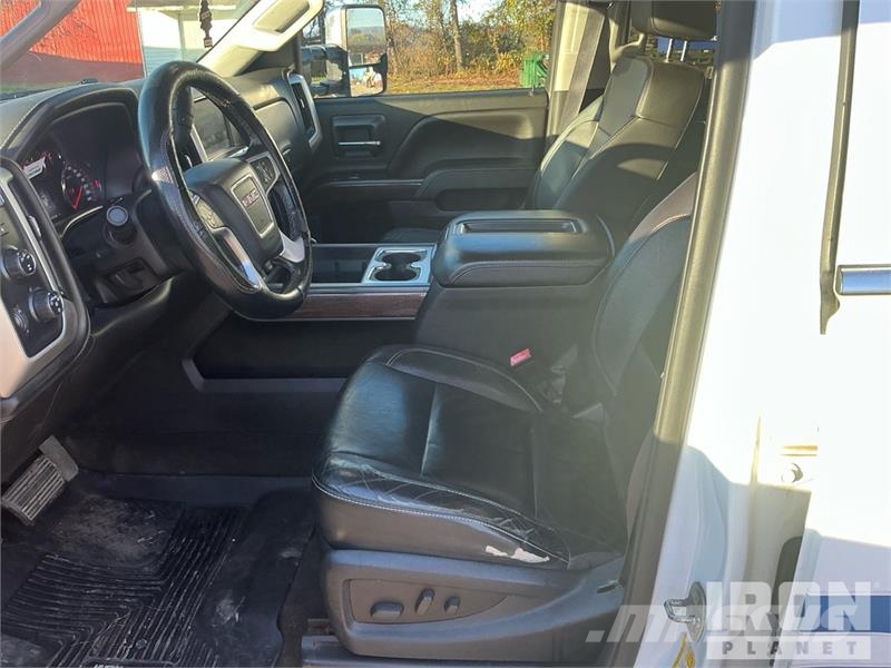 GMC Sierra 3500HD أخرى