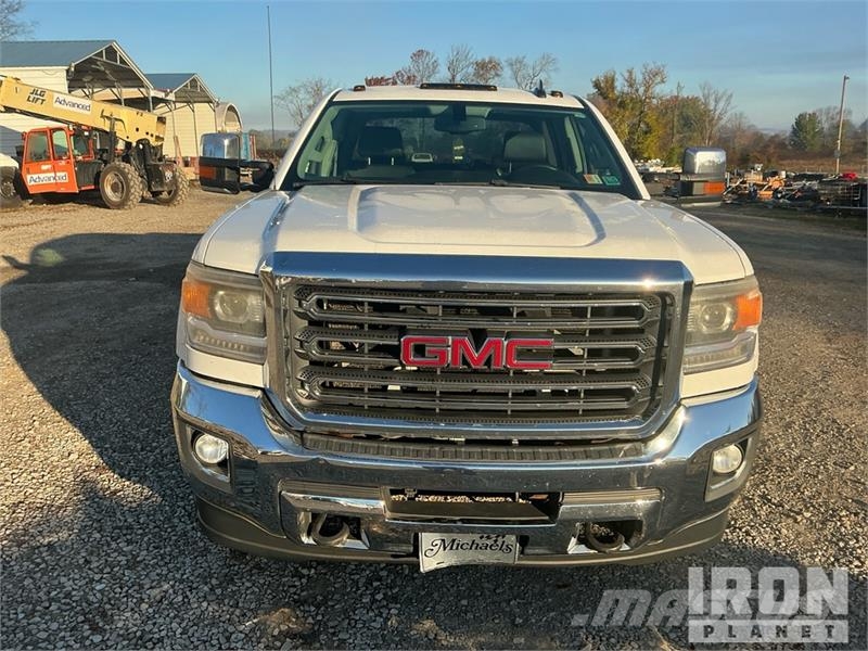 GMC Sierra 3500HD أخرى