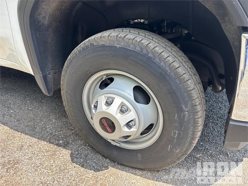 GMC Sierra 3500HD 4x4 Utility Truck Prekucniki