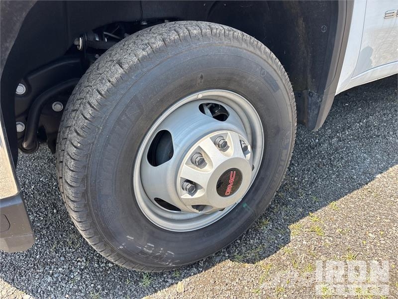 GMC Sierra 3500HD 4x4 Utility Truck Prekucniki