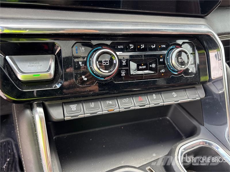 GMC Sierra 3500HD Denali 4x4 Crew Cab Pickup Övriga bilar