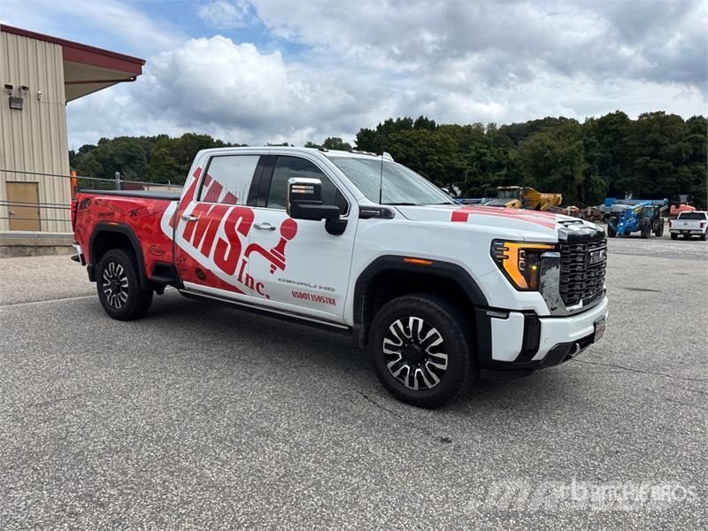 GMC Sierra 3500HD Denali 4x4 Crew Cab Pickup Övriga bilar
