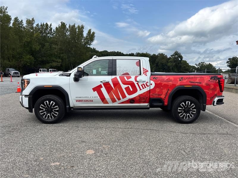 GMC Sierra 3500HD Denali 4x4 Crew Cab Pickup Övriga bilar